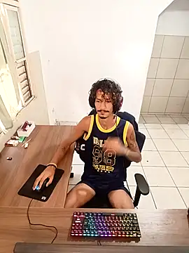 Snapshot of theyllorwillian chatting on November 28, 10:29 am theyllorwillian online show from November 28, 10:29 am