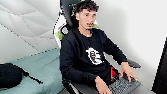 Snapshot of Yankeee_ chatting on November 27, 5:09 am Yankeee online show from November 27, 5:09 am