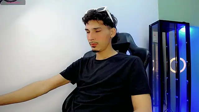 Snapshot of Yankeee_ chatting on December 2, 3:56 am Yankeee online show from December 2, 3:56 am