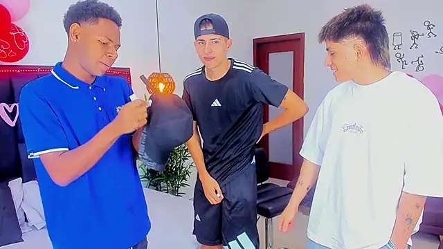 Snapshot of Crazy_porkys chatting on February 17, 7:20 pm Crazy porkys online show from February 17, 7:20 pm