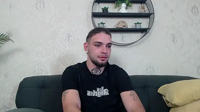 Snapshot of KaneHunter chatting on December 1, 8:03 pm KaneHunter online show from December 1, 8:03 pm