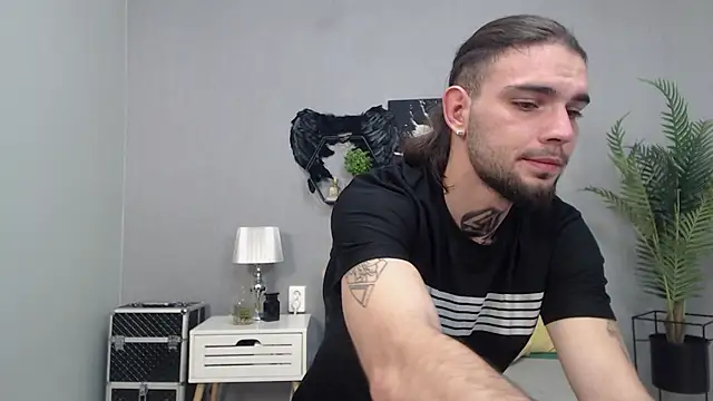 Snapshot of KaneHunter chatting on December 4, 9:12 pm KaneHunter online show from December 4, 9:12 pm