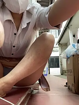 Snapshot of rose2111 chatting on February 1, 2:54 am rose2111 online show from February 1, 2:54 am