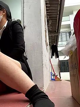 Snapshot of rose2111 chatting on March 10, 1:43 am rose2111 online show from March 10, 1:43 am