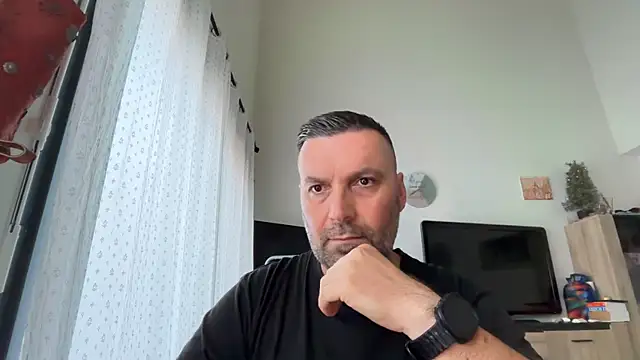 Snapshot of coolsmith81 chatting on June 1, 6:59 am coolsmith81 online show from June 1, 6:59 am