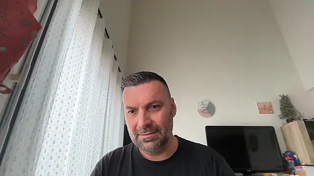 Snapshot of coolsmith81 chatting on June 3, 7:22 am coolsmith81 online show from June 3, 7:22 am