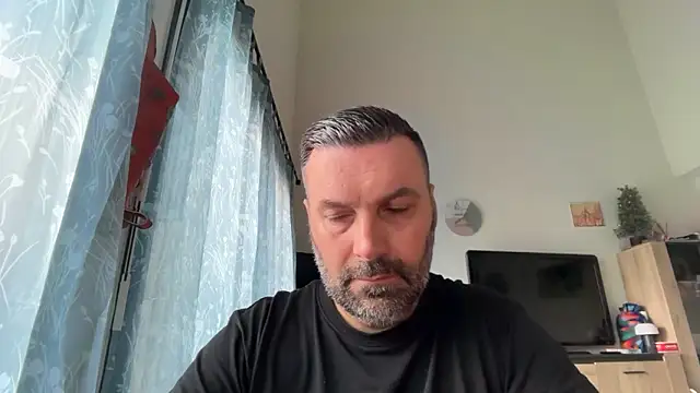 Snapshot of coolsmith81 chatting on June 11, 7:17 am coolsmith81 online show from June 11, 7:17 am