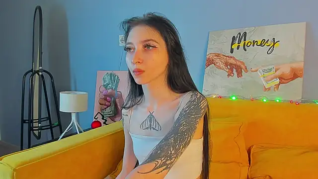 Snapshot of Ellen_Hops chatting on December 5, 4:43 am Ellen Hops online show from December 5, 4:43 am