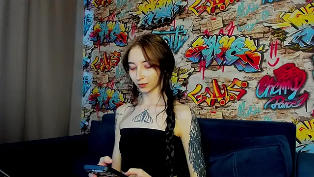 Snapshot of Ellen_Hops chatting on May 27, 1:57 am Ellen Hops online show from May 27, 1:57 am