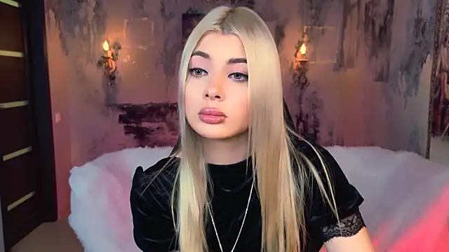 Snapshot of HyileyClark chatting on December 2, 9:25 am HyileyClark online show from December 2, 9:25 am