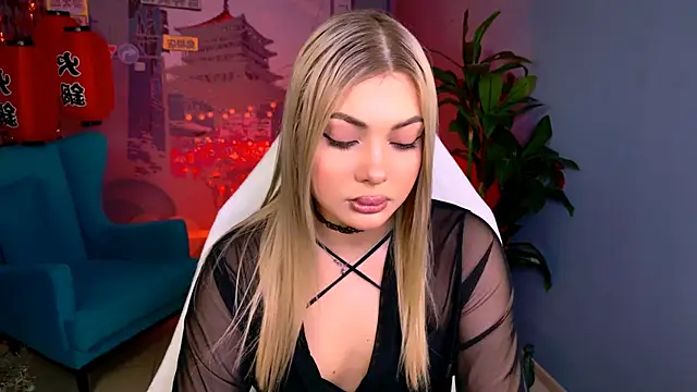 Snapshot of HyileyClark chatting on February 21, 8:15 am HyileyClark online show from February 21, 8:15 am