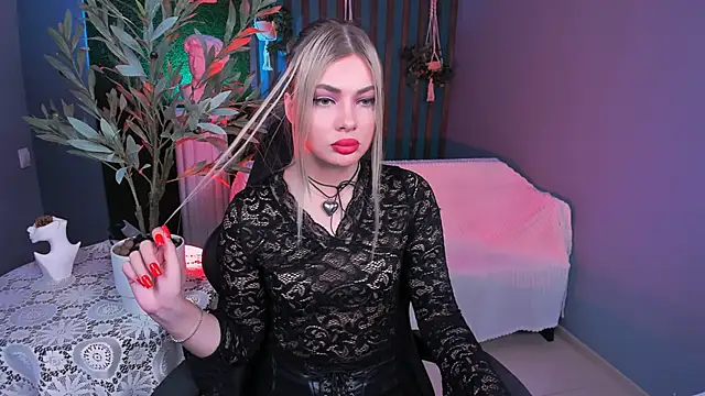 Snapshot of HyileyClark chatting on March 7, 5:26 am HyileyClark online show from March 7, 5:26 am