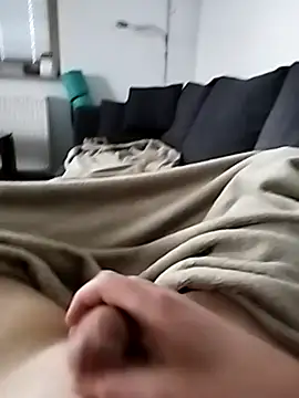 Snapshot of Basti104 chatting on March 13, 2:56 pm Basti104 online show from March 13, 2:56 pm