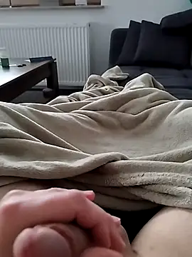 Snapshot of Basti104 chatting on March 27, 11:54 am Basti104 online show from March 27, 11:54 am