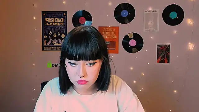 mira cool  online show from December 15, 8:24 pm