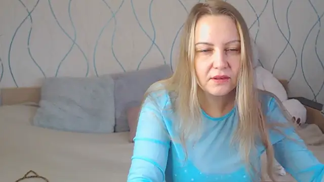 Snapshot of KissKsy chatting on December 16, 6:18 am KissKsy online show from December 16, 6:18 am