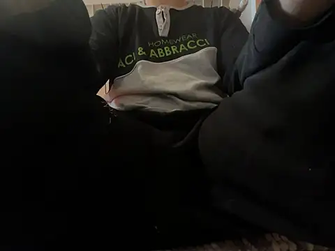 erdestruttor18 online show from December 1, 10:31 am