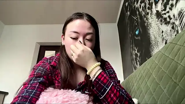 CurietHana1 online show from December 17, 4:18 am