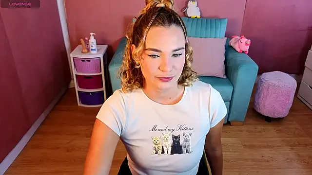 Snapshot of AdharaWo chatting on December 4, 1:20 pm AdharaWo online show from December 4, 1:20 pm