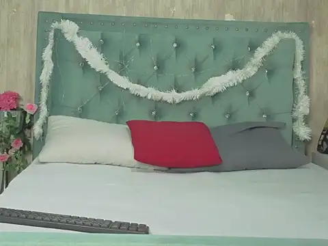 Snapshot of Apriil_Sweett chatting on December 3, 1:42 pm Apriil Sweett online show from December 3, 1:42 pm