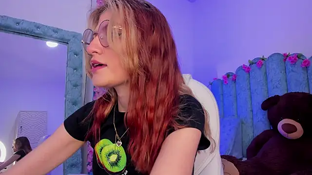 Snapshot of Ash_20_ chatting on December 4, 2:15 pm Ash 20 online show from December 4, 2:15 pm