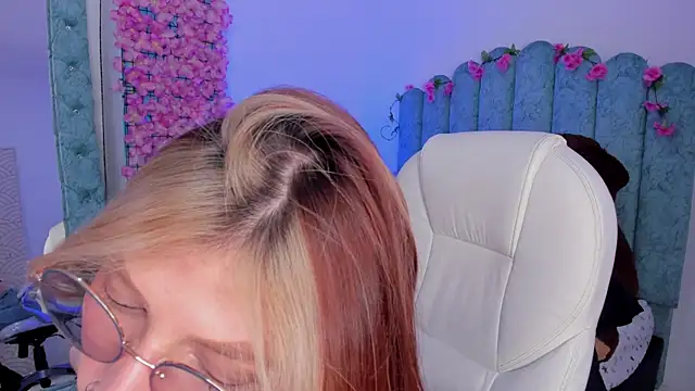 Snapshot of Ash_20_ chatting on December 5, 2:03 pm Ash 20 online show from December 5, 2:03 pm