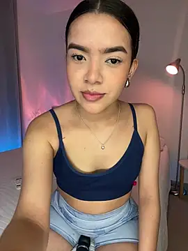 fluffycurls online show from February 19, 11:28 am