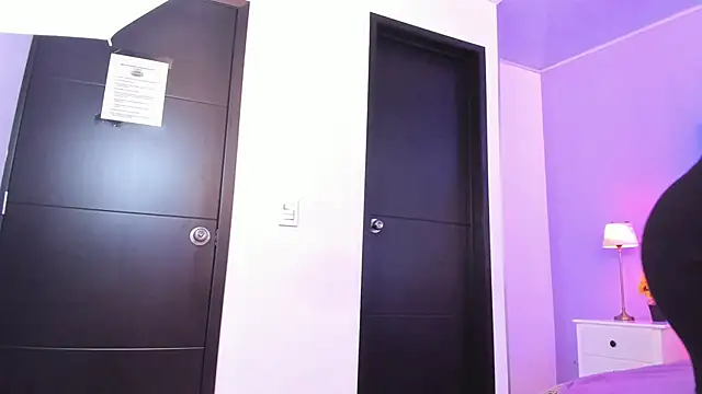 salome moon  online show from March 5, 11:50 am