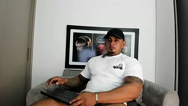 Maxkarther online show from December 17, 8:04 pm