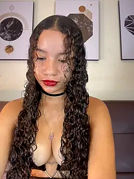 Snapshot of ZoeyFierce chatting on December 5, 2:03 pm ZoeyFierce online show from December 5, 2:03 pm