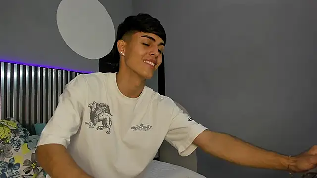 Ethan Jamees online show from January 17, 7:39 pm