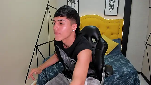 Ethan Jamees online show from February 28, 7:59 pm