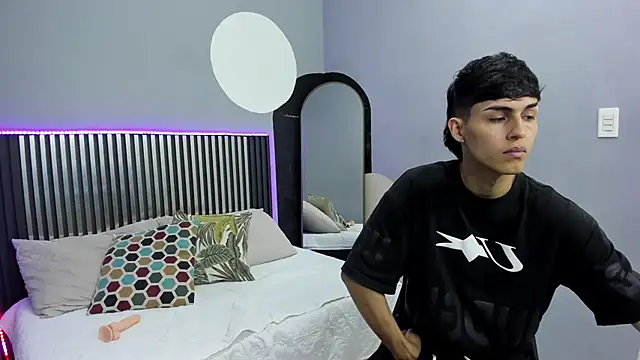 Ethan Jamees online show from March 28, 8:41 pm