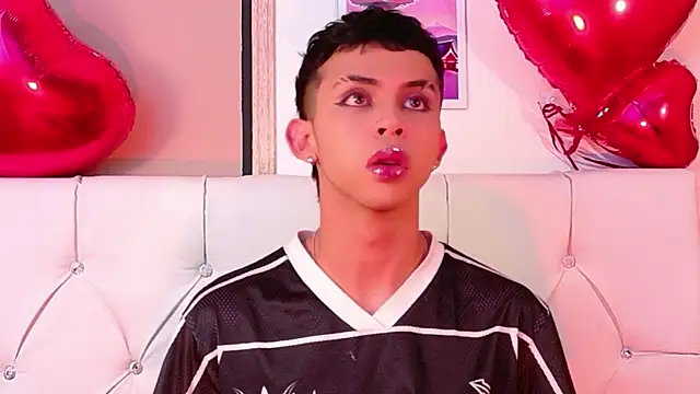 Snapshot of Prince_Apolo chatting on February 17, 8:37 pm Prince Apolo online show from February 17, 8:37 pm