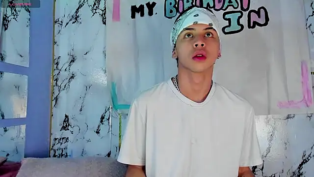 Snapshot of Prince_Apolo chatting on March 6, 8:49 pm Prince Apolo online show from March 6, 8:49 pm