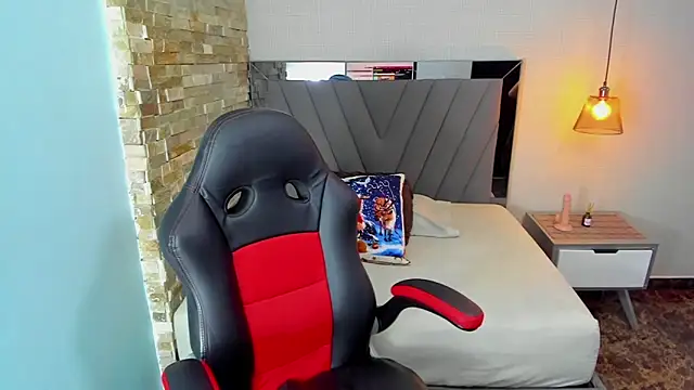 BRIAGALVIN4 online show from December 2, 7:31 pm