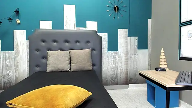 Snapshot of brian_tattoo chatting on December 1, 12:43 pm brian tattoo online show from December 1, 12:43 pm