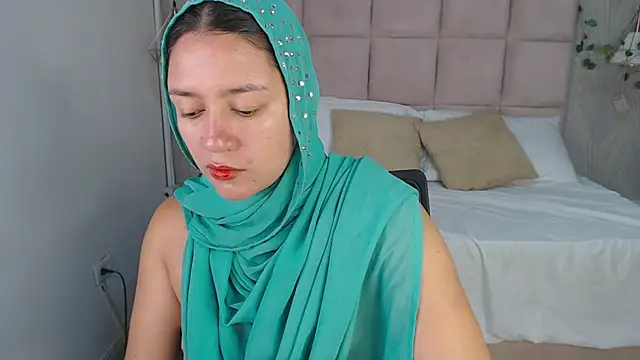 Snapshot of KaylaVonn chatting on November 30, 5:00 am KaylaVonn online show from November 30, 5:00 am