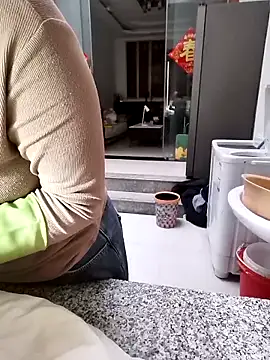 Snapshot of mimi2052 chatting on December 1, 1:21 am mimi2052 online show from December 1, 1:21 am