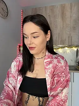 Snapshot of EvaNoirrr chatting on December 2, 6:19 am EvaNoirrr online show from December 2, 6:19 am