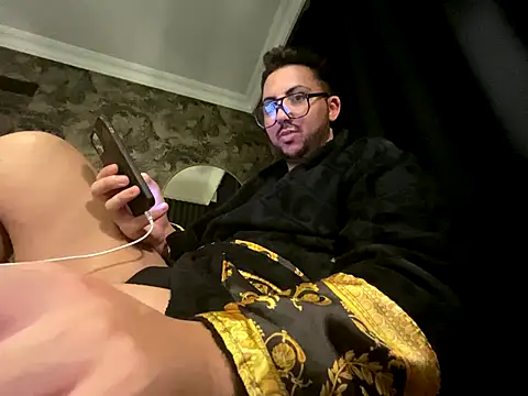 Snapshot of mcylzsd chatting on November 29, 10:35 pm mcylzsd online show from November 29, 10:35 pm