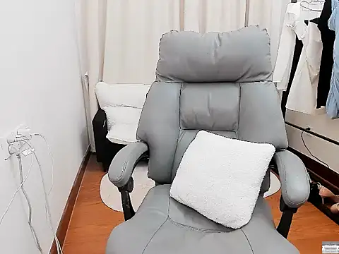 Snapshot of linlinjiang33 chatting on December 3, 2:30 am linlinjiang33 online show from December 3, 2:30 am