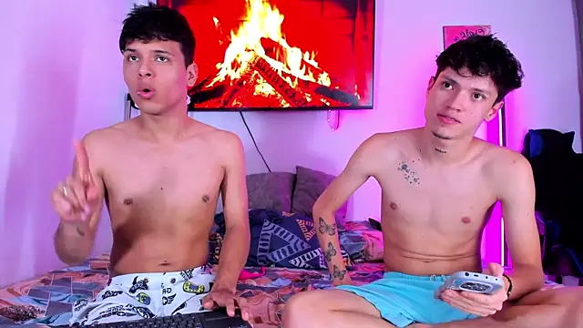 Snapshot of Super_boys1 chatting on November 27, 9:00 am Super boys1 online show from November 27, 9:00 am