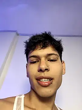 Snapshot of Super_boys1 chatting on December 4, 9:01 pm Super boys1 online show from December 4, 9:01 pm