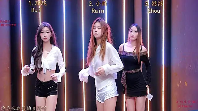 Snapshot of Miss-Girl chatting on December 1, 1:21 am Miss-Girl online show from December 1, 1:21 am