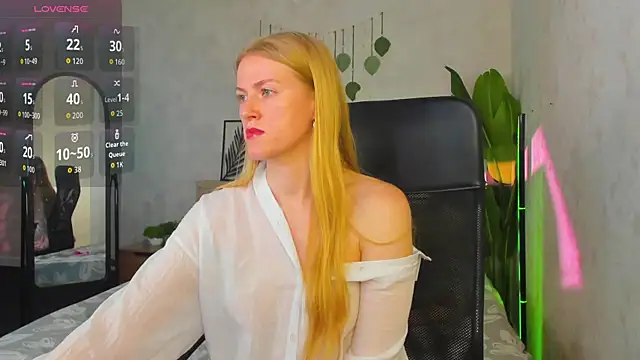 Snapshot of Alicia_Hars chatting on June 9, 12:00 am Alicia Hars online show from June 9, 12:00 am