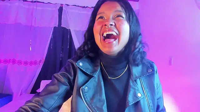 Snapshot of CloeEvans0 chatting on December 5, 7:21 pm CloeEvans0 online show from December 5, 7:21 pm