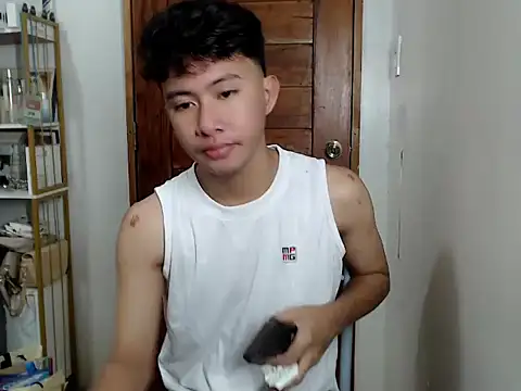 Snapshot of asiantwink0000 chatting on December 15, 2:38 am asiantwink0000 online show from December 15, 2:38 am