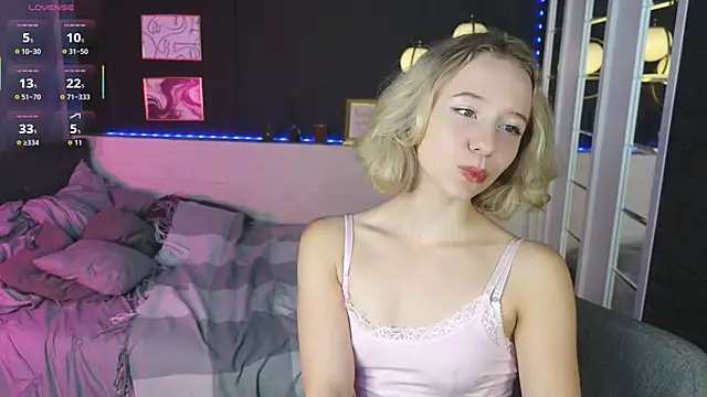 Snapshot of Tiffany__May chatting on December 16, 1:49 pm Tiffany May online show from December 16, 1:49 pm