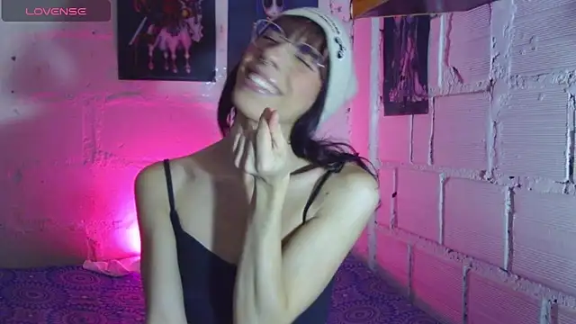 Snapshot of kattycat__ chatting on December 5, 5:05 am kattycat online show from December 5, 5:05 am